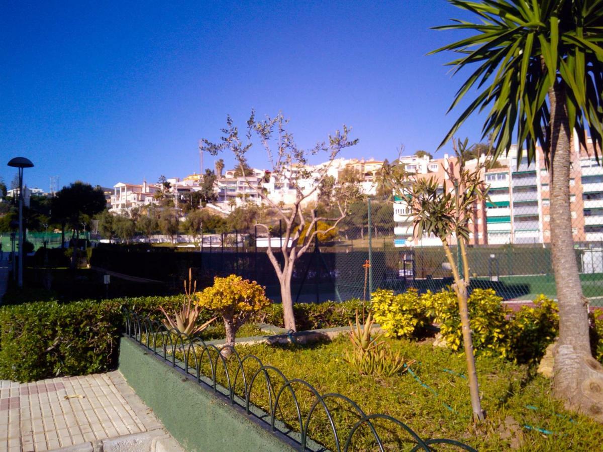 Playa La Cala In Front Of The Beach Free Parking Málaga Dış mekan fotoğraf