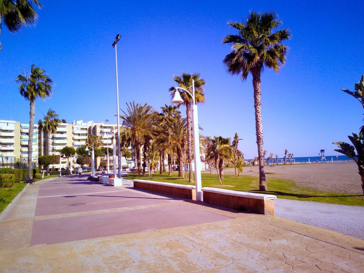 Playa La Cala In Front Of The Beach Free Parking Málaga Dış mekan fotoğraf